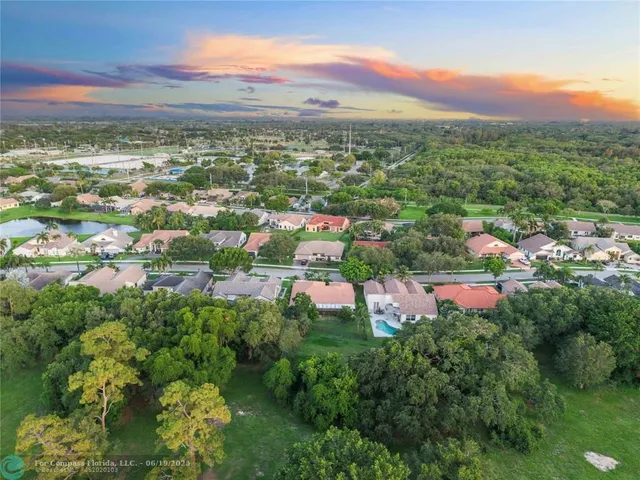 $852,000 | 9101 Southern Orchard Road North, Davie, FL 33328