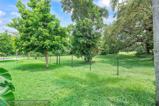 $852,000 | 9101 Southern Orchard Road North, Davie, FL 33328