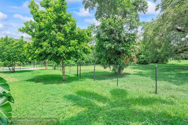 $852,000 | 9101 Southern Orchard Road North, Davie, FL 33328