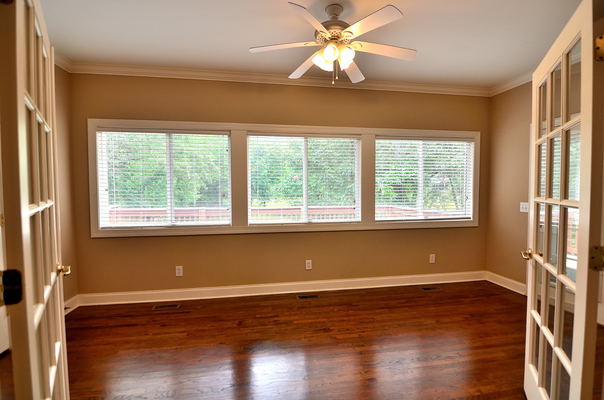 2600 Derby Run Road Springfield, TN 37172 - Photo 33 of 57 a view of a room with wooden floor and a window