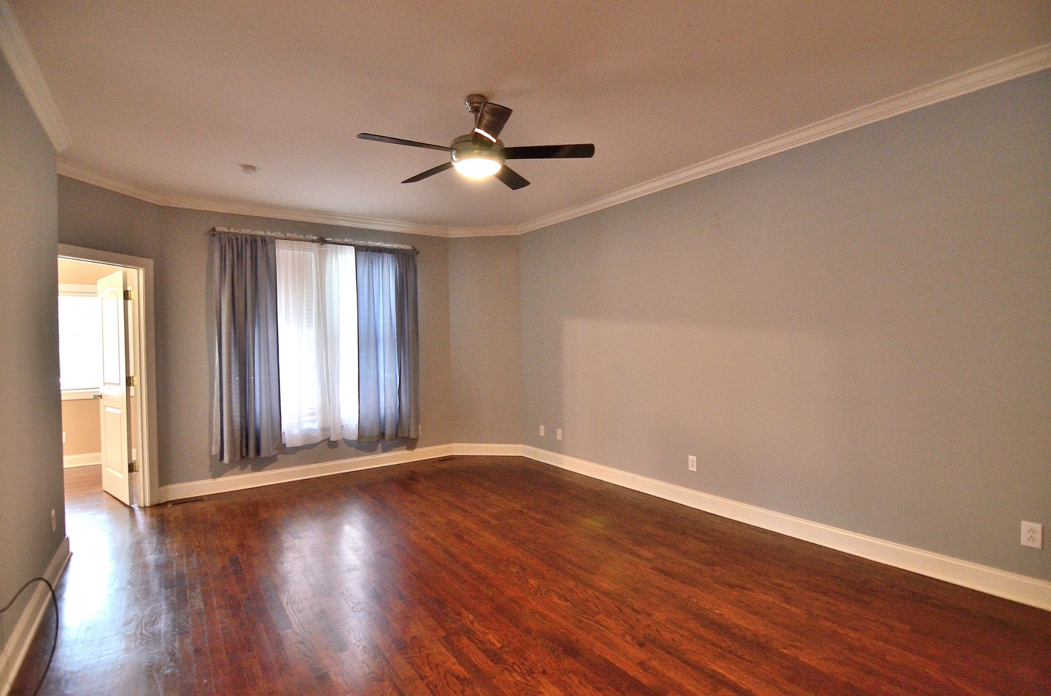 2600 Derby Run Road Springfield, TN 37172 - Photo 35 of 57 an empty room with wooden floor and windows