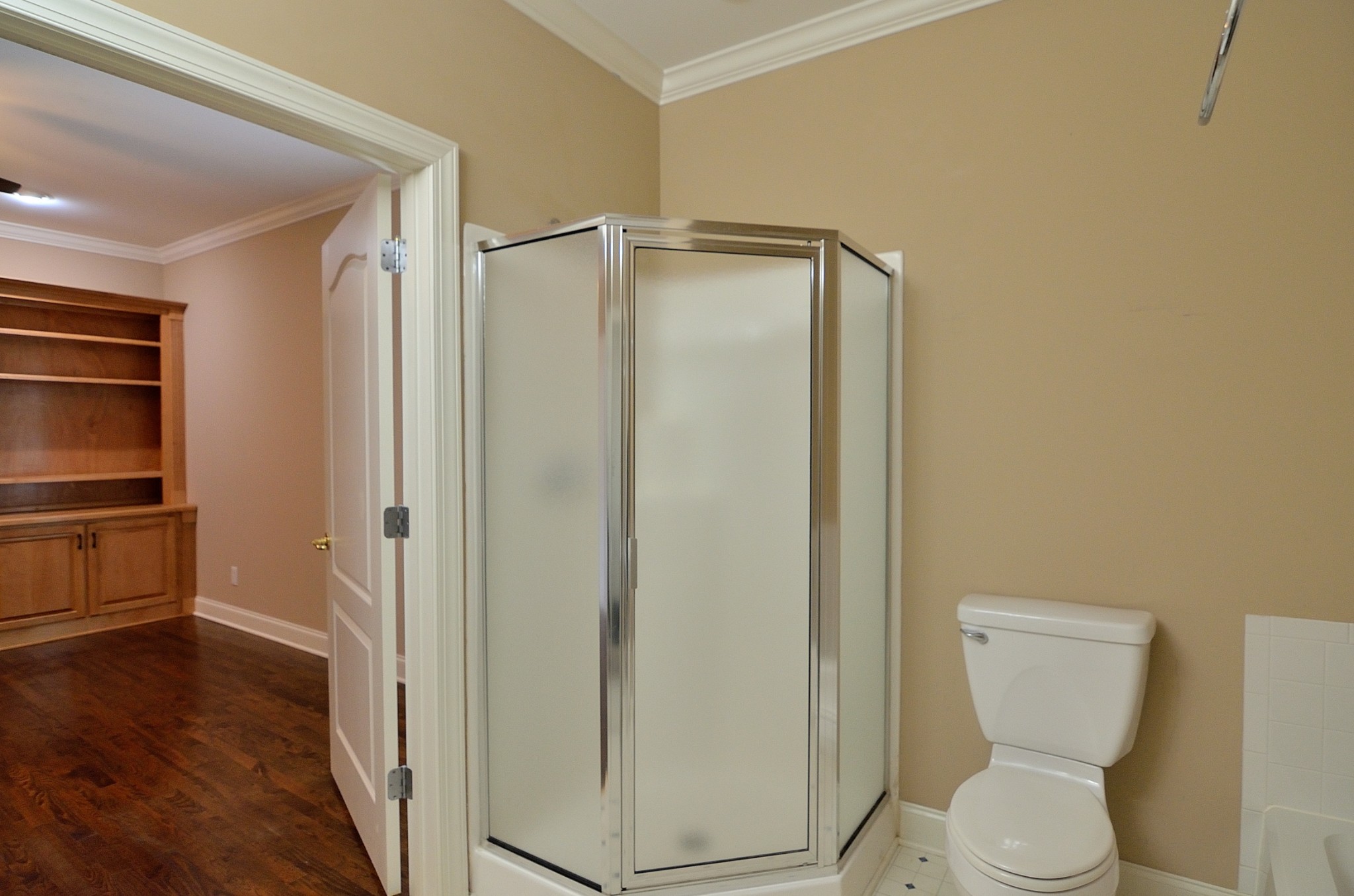 2600 Derby Run Road Springfield, TN 37172 - Photo 43 of 57 a bathroom with a toilet and a shower
