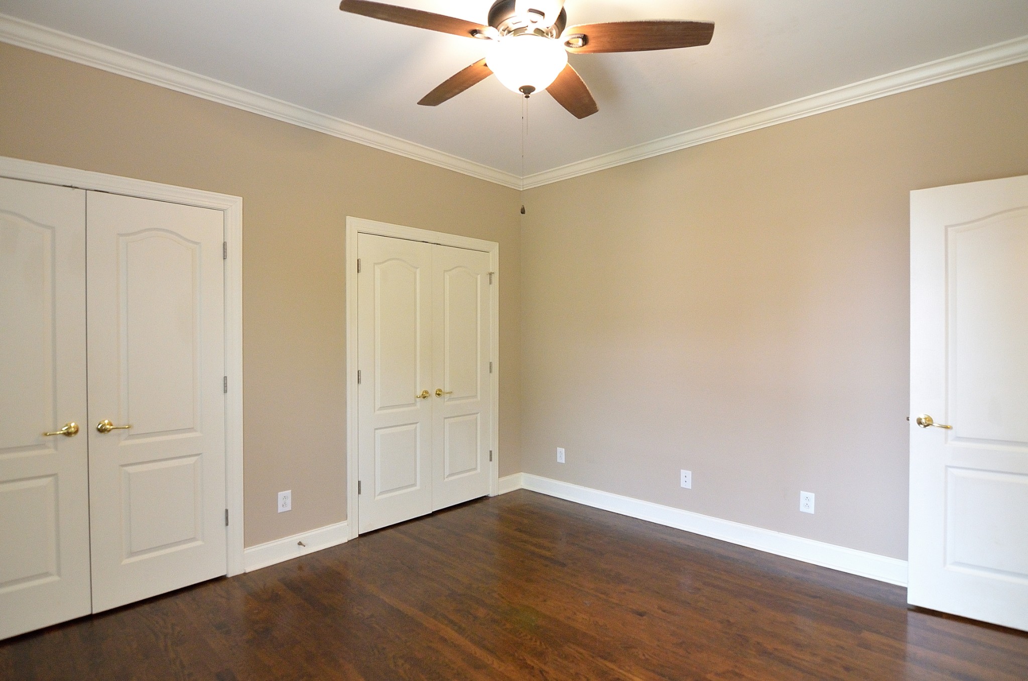 2600 Derby Run Road Springfield, TN 37172 - Photo 46 of 57 an empty room with wooden floor closet and windows