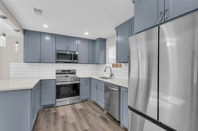 $420,000 | 803 Rachelle Drive, Red Oak, TX 75154