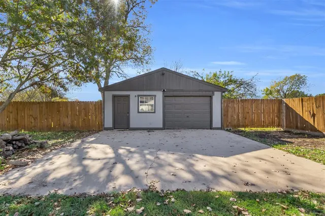 $420,000 | 803 Rachelle Drive, Red Oak, TX 75154