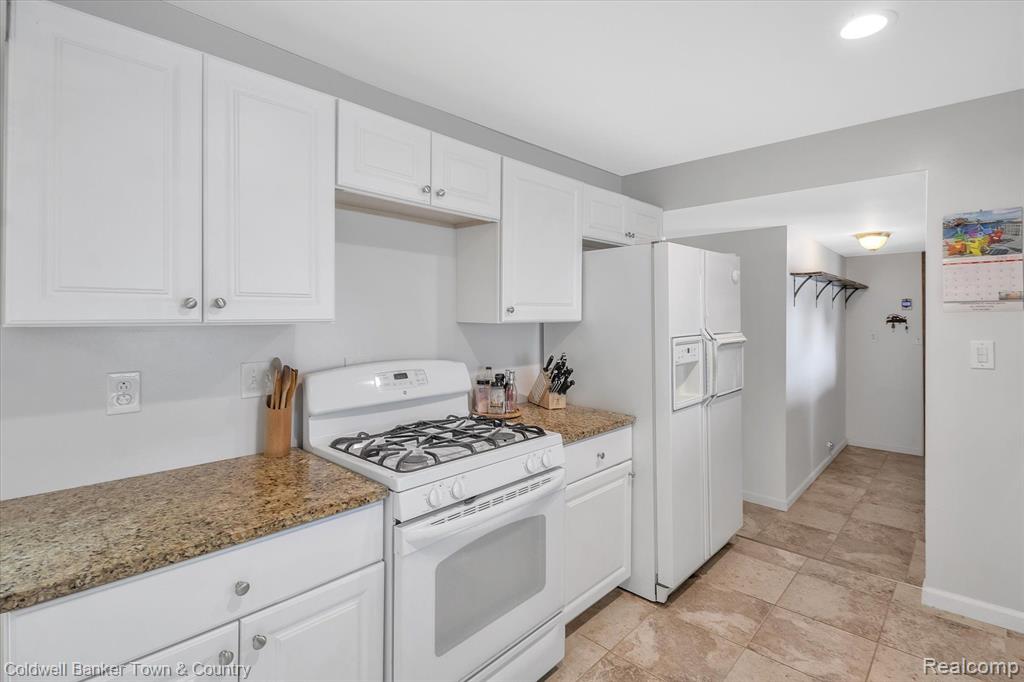 8112 Beecher Road Flushing, MI 48433 - Photo 14 of 59