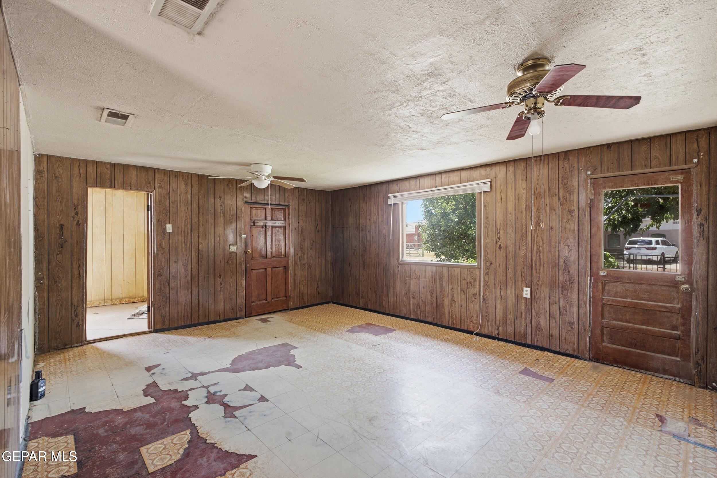 257 San Elizario Road Clint, TX 79836 - Photo 6 of 42 DSC05309