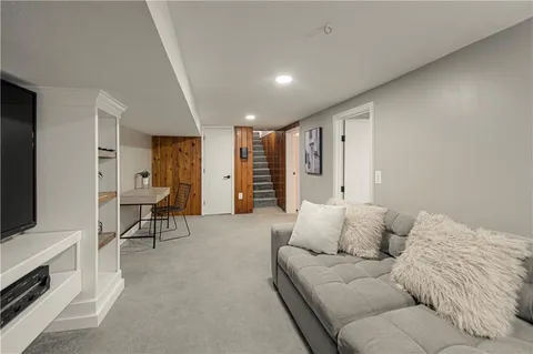$300,000 | 1714 South Overton Avenue, Independence, MO 64052