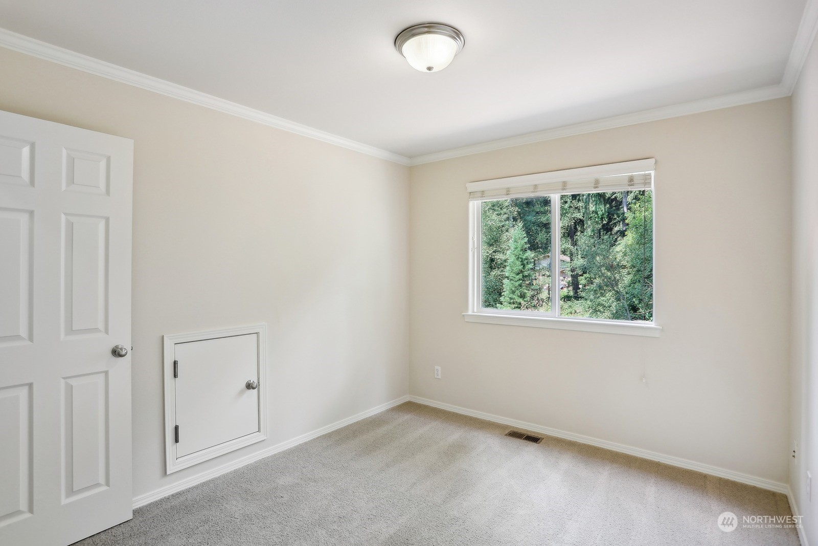22712 30th Court Southeast Bothell, WA 98021 - Photo 28 of 38 an empty room with a window