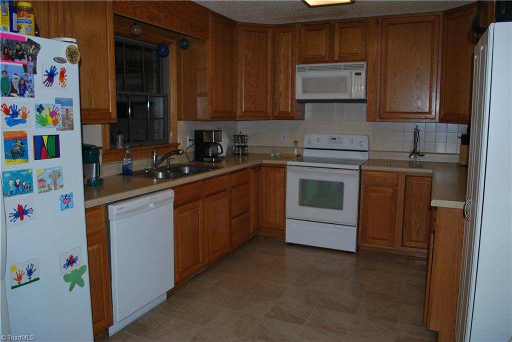 2720 E Road Walnut Cove, NC 27052 - Photo 8 of 30 Gallery Image 8