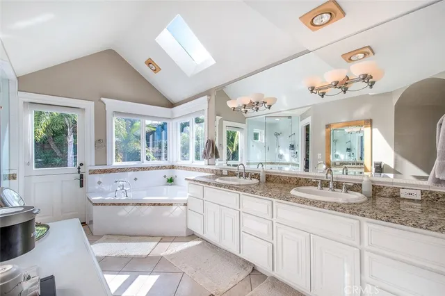 $3,590,000 | 1025 Van Dyke Drive, Laguna Beach, CA 92651