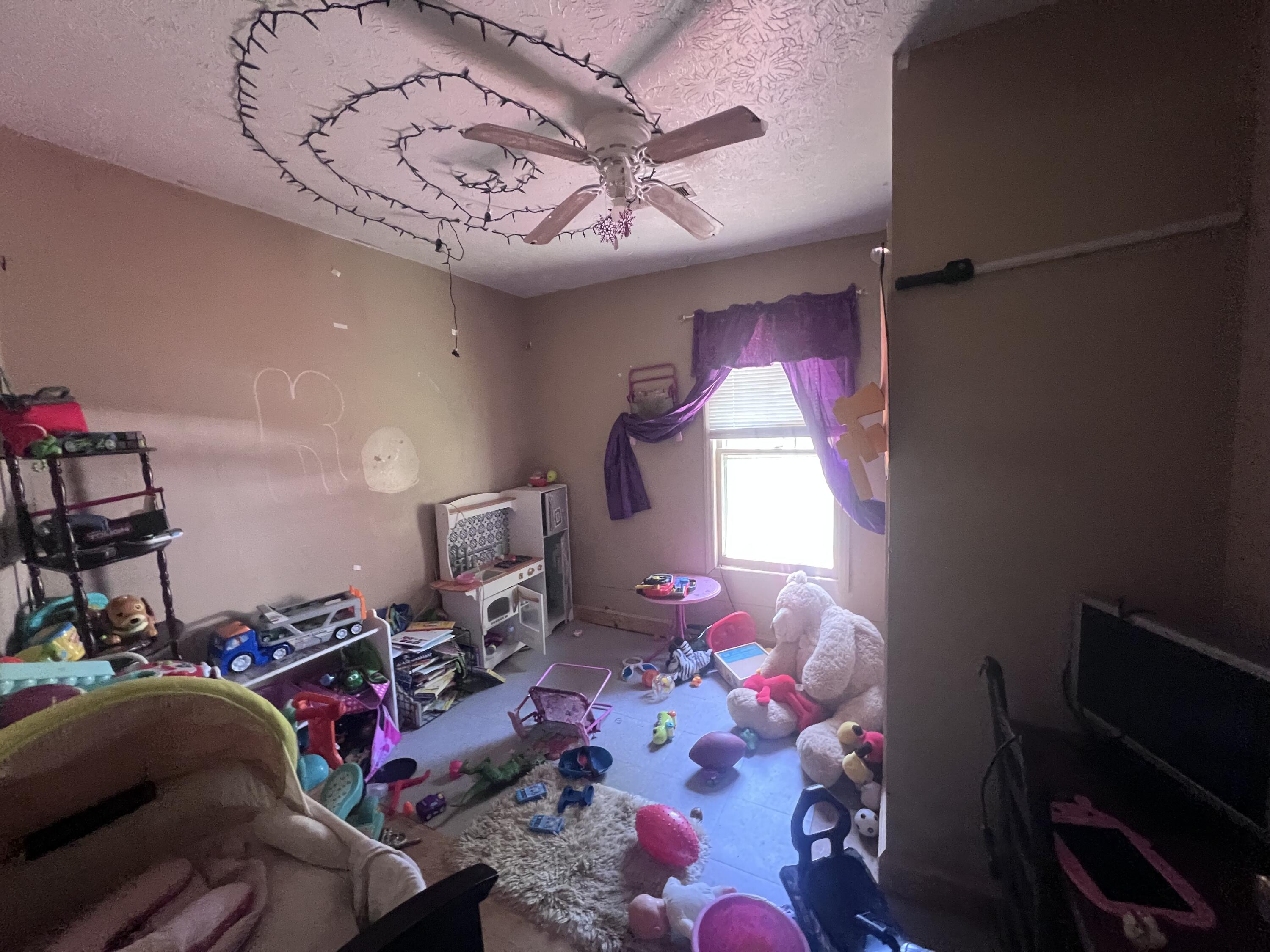 105 Nutwood Road Middlesboro, KY 40965 - Photo 5 of 11 IMG_2351