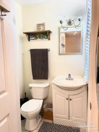 $1,900 | 201 Pensacola Beach Road, Unit B8, Gulf Breeze, FL 32561