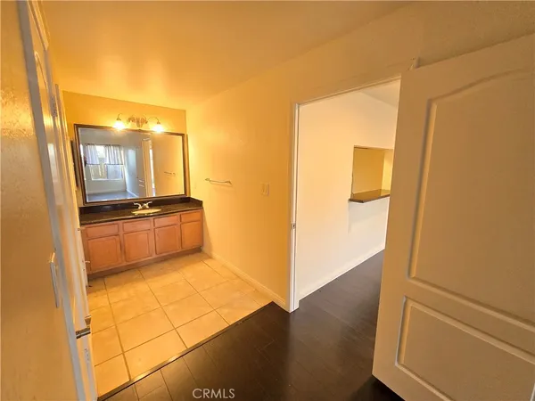 $1,345 | 1345 Cabrillo Park Drive, Unit E01, Santa Ana, CA 92701