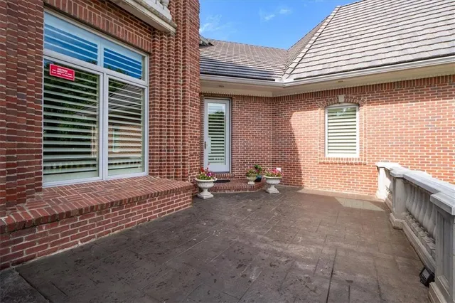 $3,989,000 | 6006 West Shore Court, Parkville, MO 64152