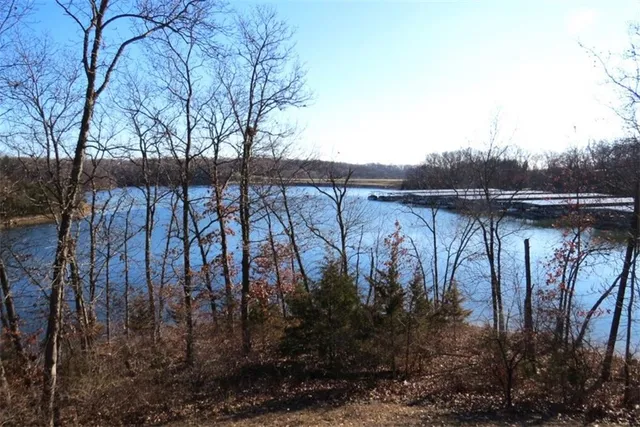 $3,989,000 | 6006 West Shore Court, Parkville, MO 64152