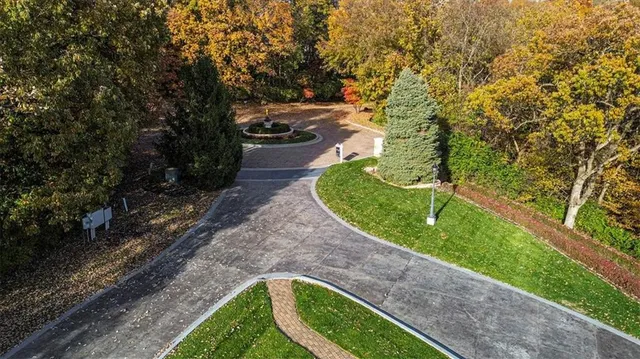 $3,989,000 | 6006 West Shore Court, Parkville, MO 64152