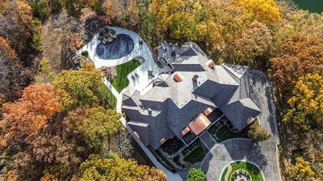 $3,989,000 | 6006 West Shore Court, Parkville, MO 64152