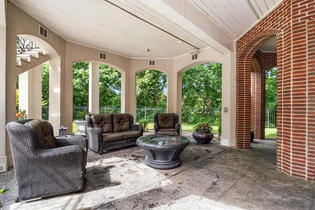 $3,989,000 | 6006 West Shore Court, Parkville, MO 64152