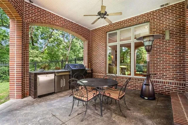 $3,989,000 | 6006 West Shore Court, Parkville, MO 64152