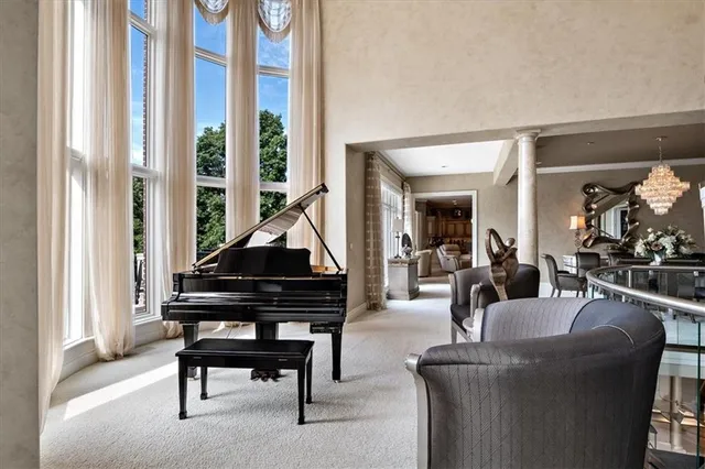 $3,989,000 | 6006 West Shore Court, Parkville, MO 64152