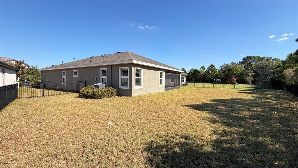 6204 Colmar Place Apollo Beach, FL 33572 - Photo 51 of 57 a front view of a house with a garden