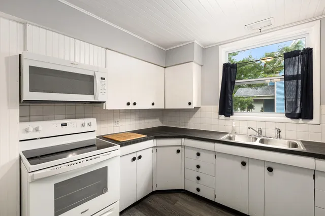 $320,000 | 361 5th Street, Manistee, MI 49660