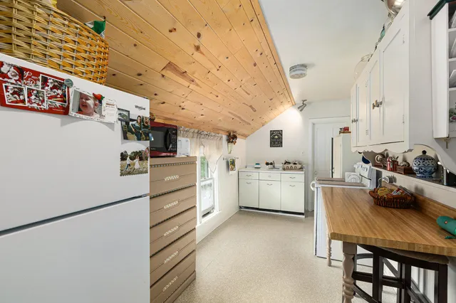 $320,000 | 361 5th Street, Manistee, MI 49660