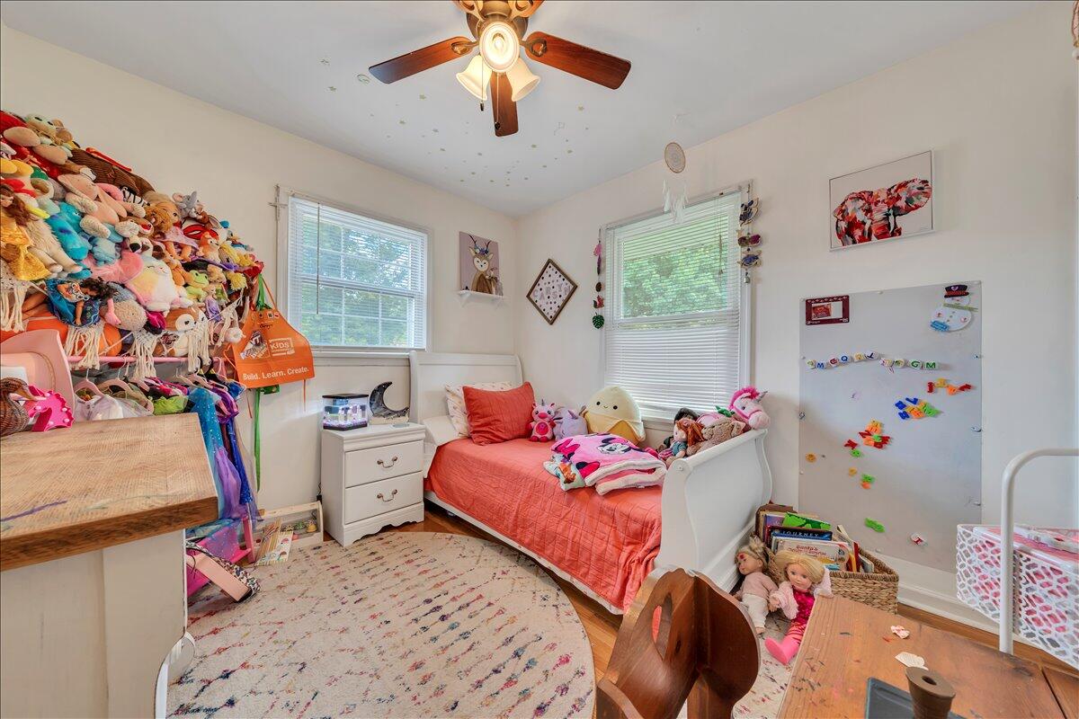 3077 Woodway Road Roanoke, VA 24014 - Photo 22 of 39 Bedroom 1