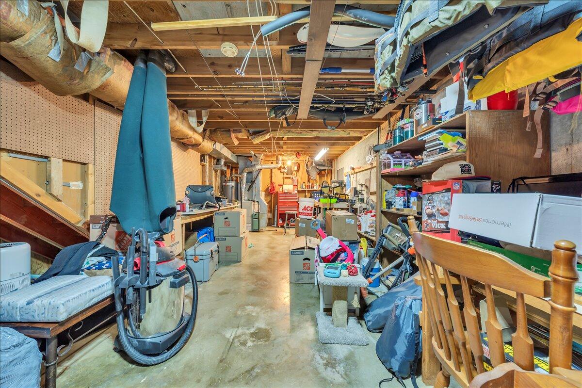 3077 Woodway Road Roanoke, VA 24014 - Photo 29 of 39 Storage