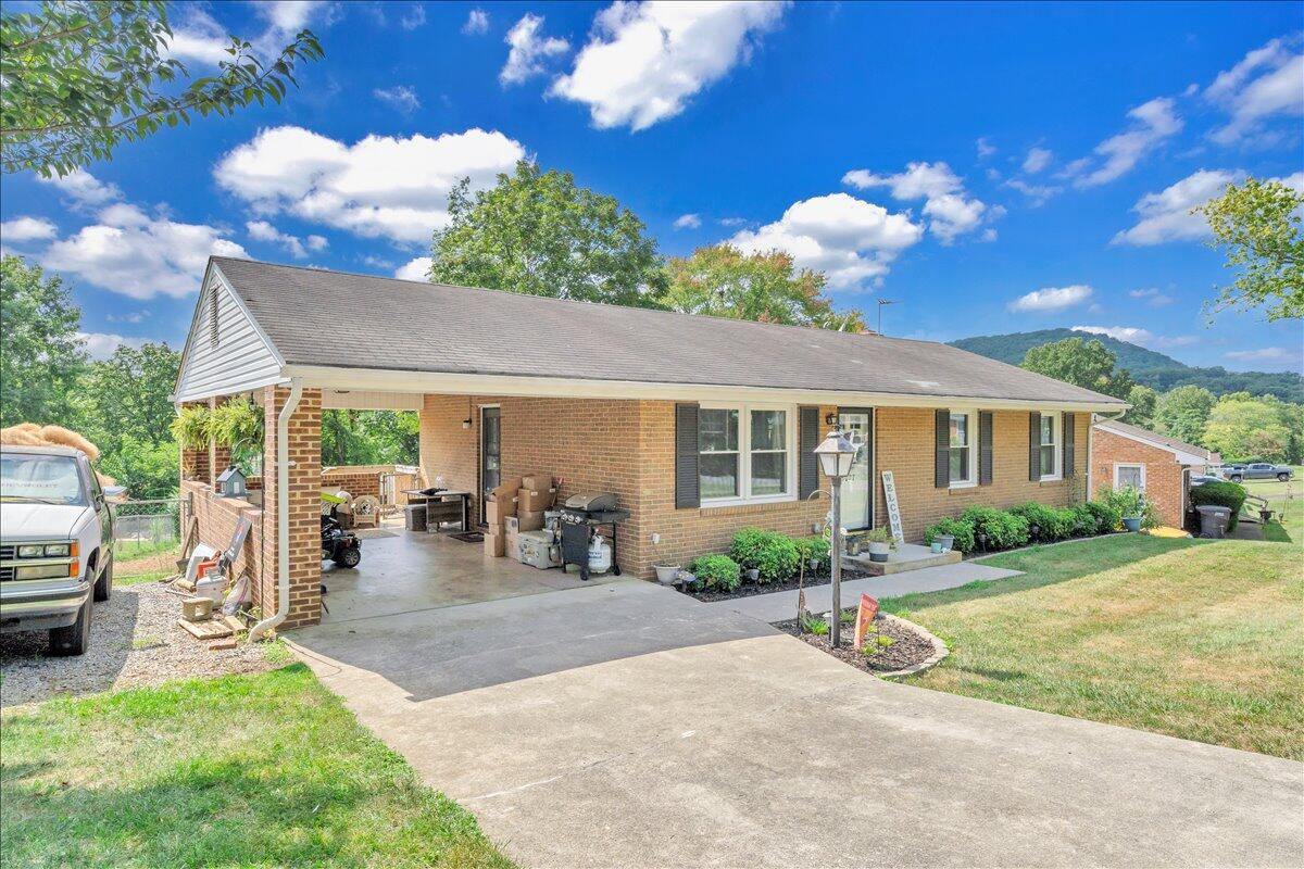 3077 Woodway Road Roanoke, VA 24014 - Photo 34 of 39 Exterior Front