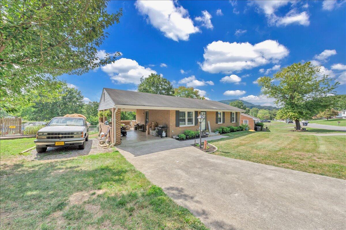 3077 Woodway Road Roanoke, VA 24014 - Photo 35 of 39 Exterior Front