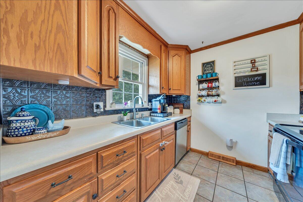 3077 Woodway Road Roanoke, VA 24014 - Photo 10 of 39 Kitchen