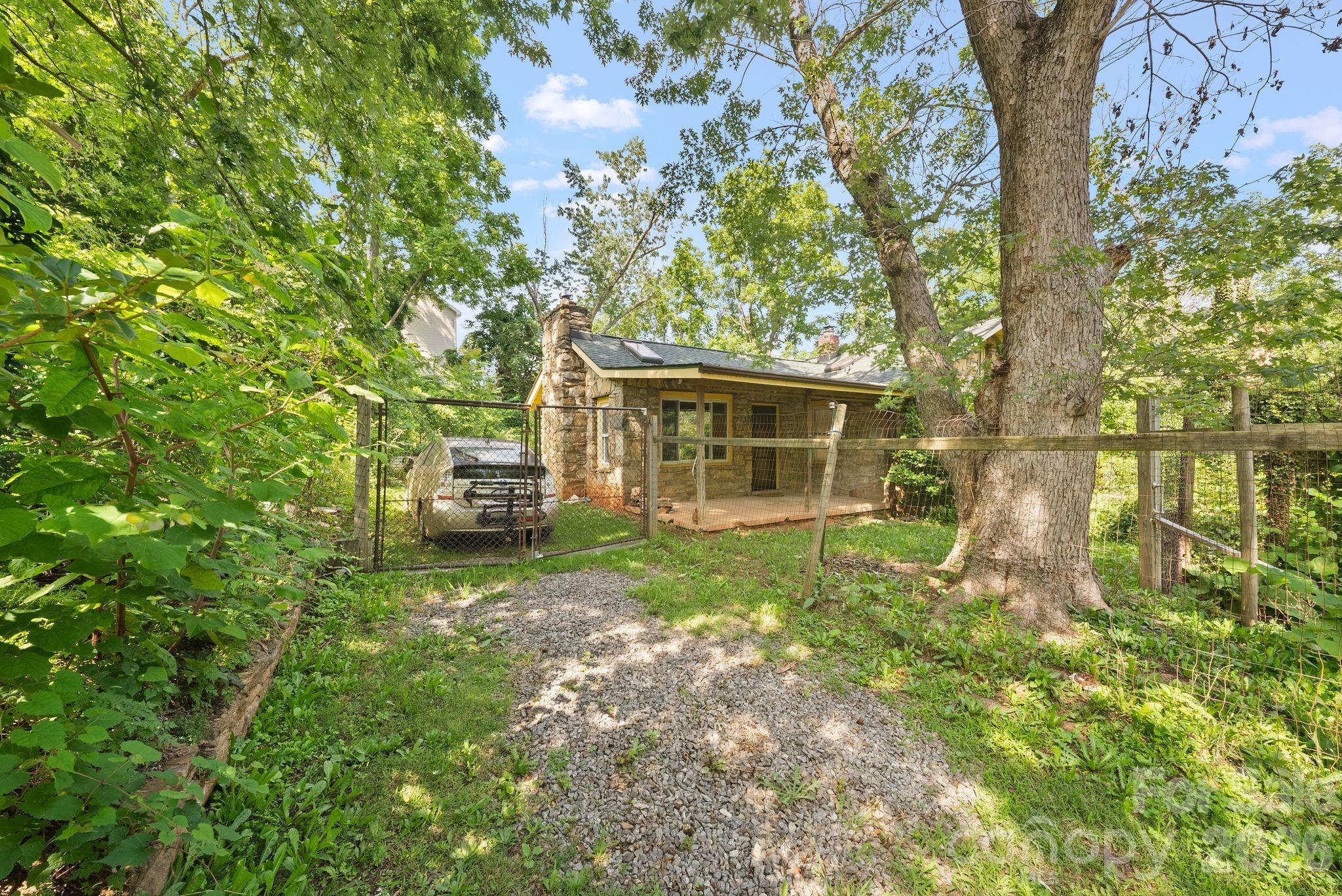78 Green Oak Road Asheville, NC 28804 - Photo 18 of 26
