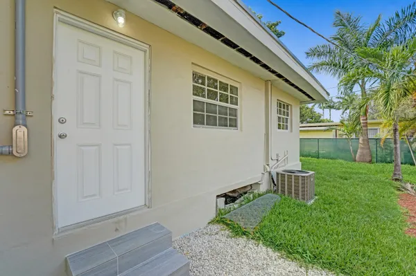 $1,995 | 435 Northwest 82nd Terrace, Unit 2, Miami, FL 33150