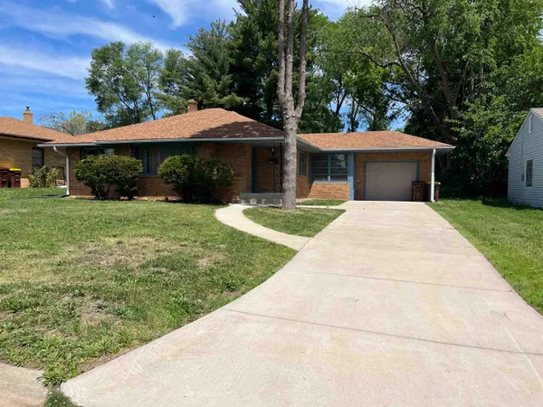 $2,900 | 2511 Ashland Avenue, Rockford, IL 61101
