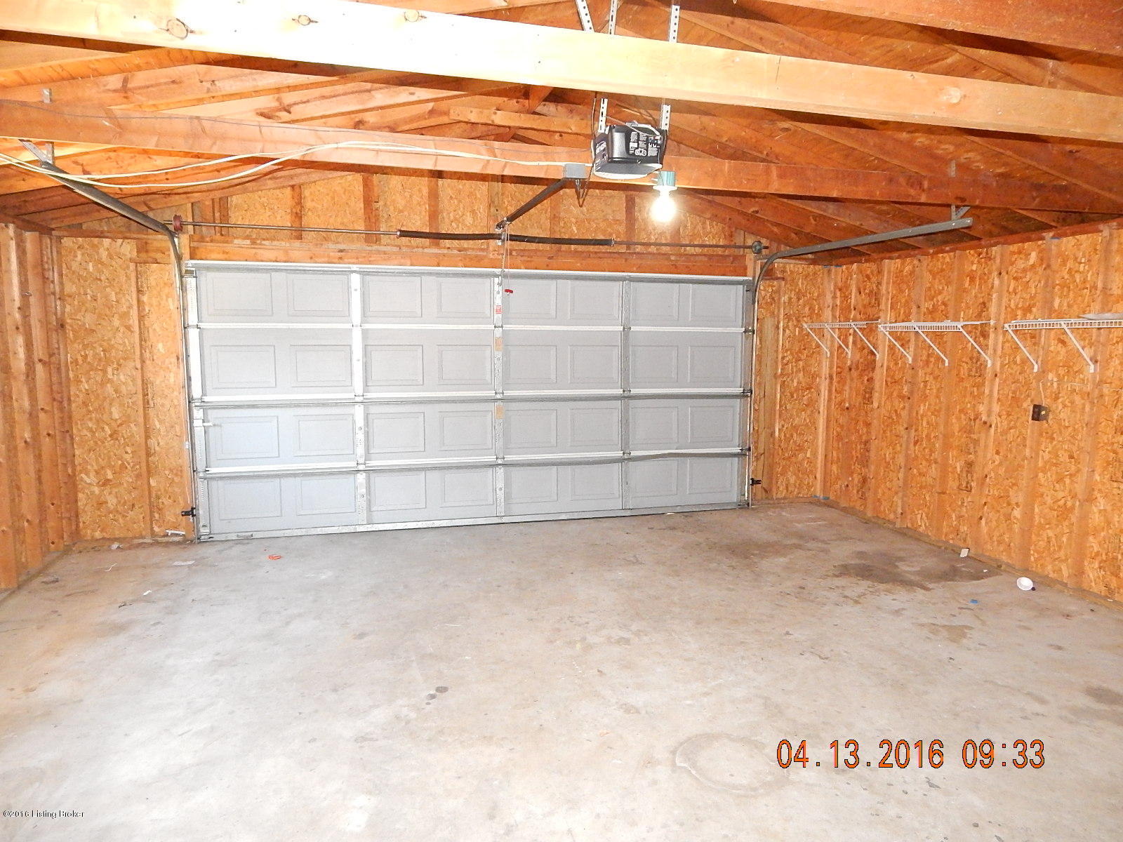 5306 Red Leaf Road Louisville, KY 40218 - Photo 5 of 15 Garage