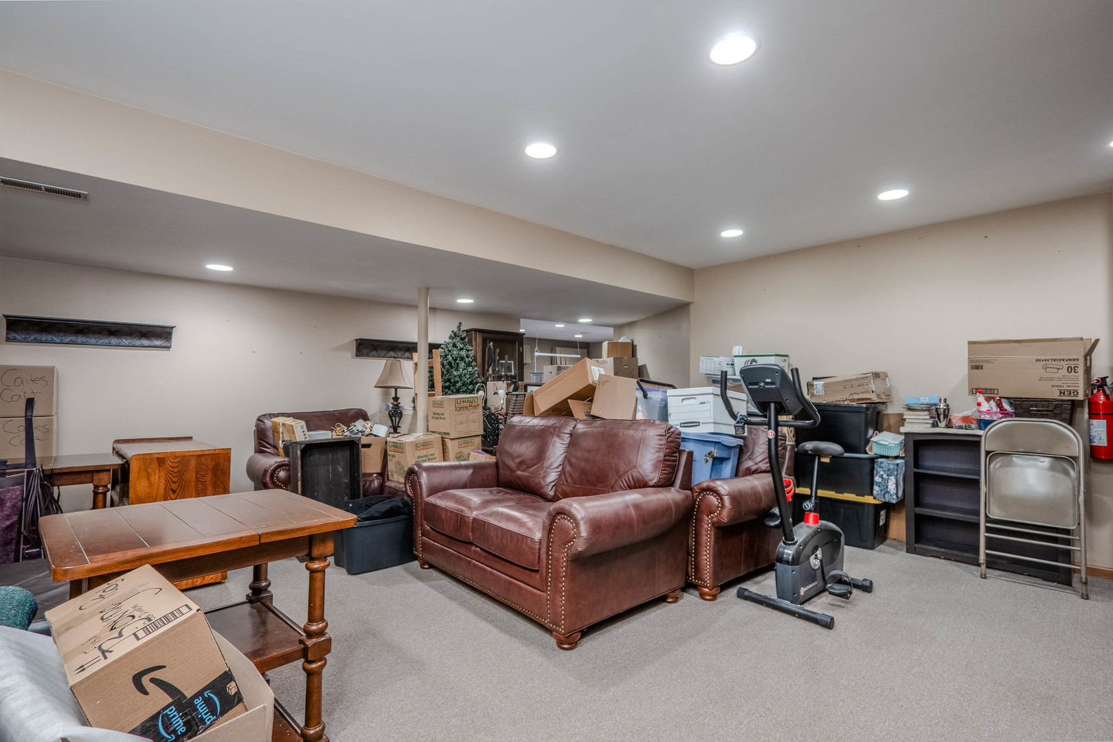 18808 Foxglove Lane Mokena, IL 60448 - Photo 17 of 26 a living room with furniture and a flat screen tv