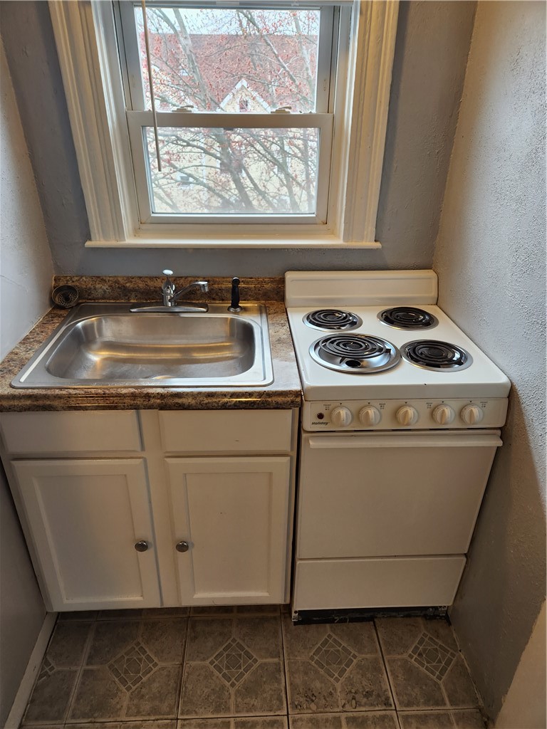 346 Carrington Avenue Woonsocket, RI 02895 - Photo 15 of 28