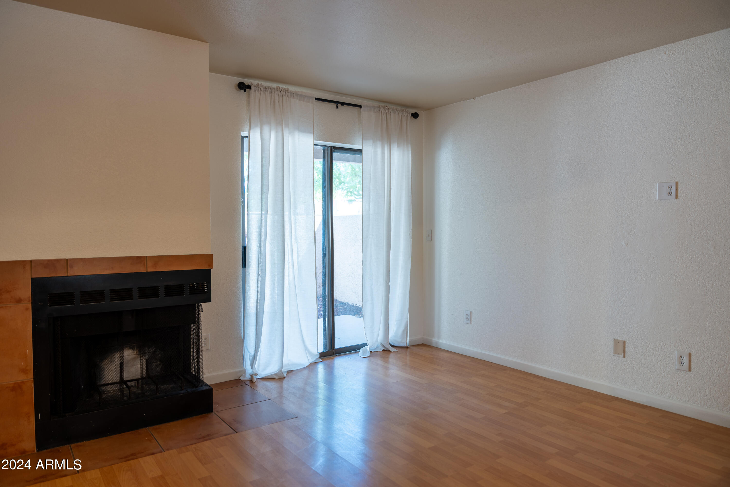 1065 West 1st Street, Unit 114 Tempe, AZ 85281 - Photo 4 of 25 DSC09189-HDR