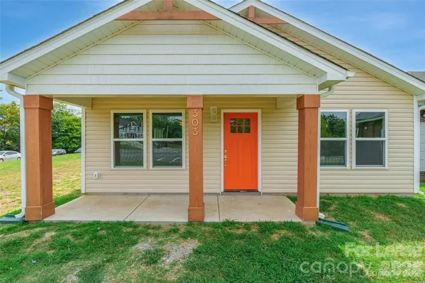 $1,800 | 303 Cabarrus Avenue West, Concord, NC 28025