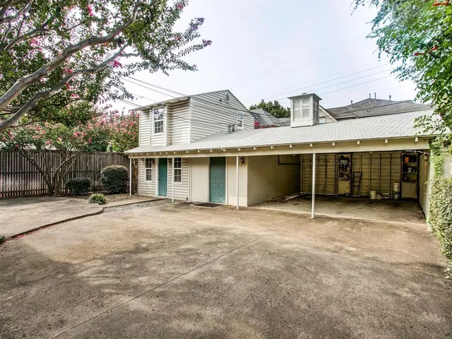 a view of a house with a yard and garage