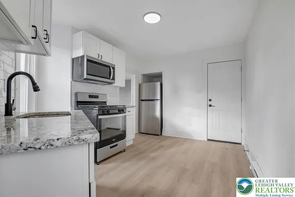 $1,200 | 147 North 9th Street, Unit 1, Stroudsburg, PA 18360