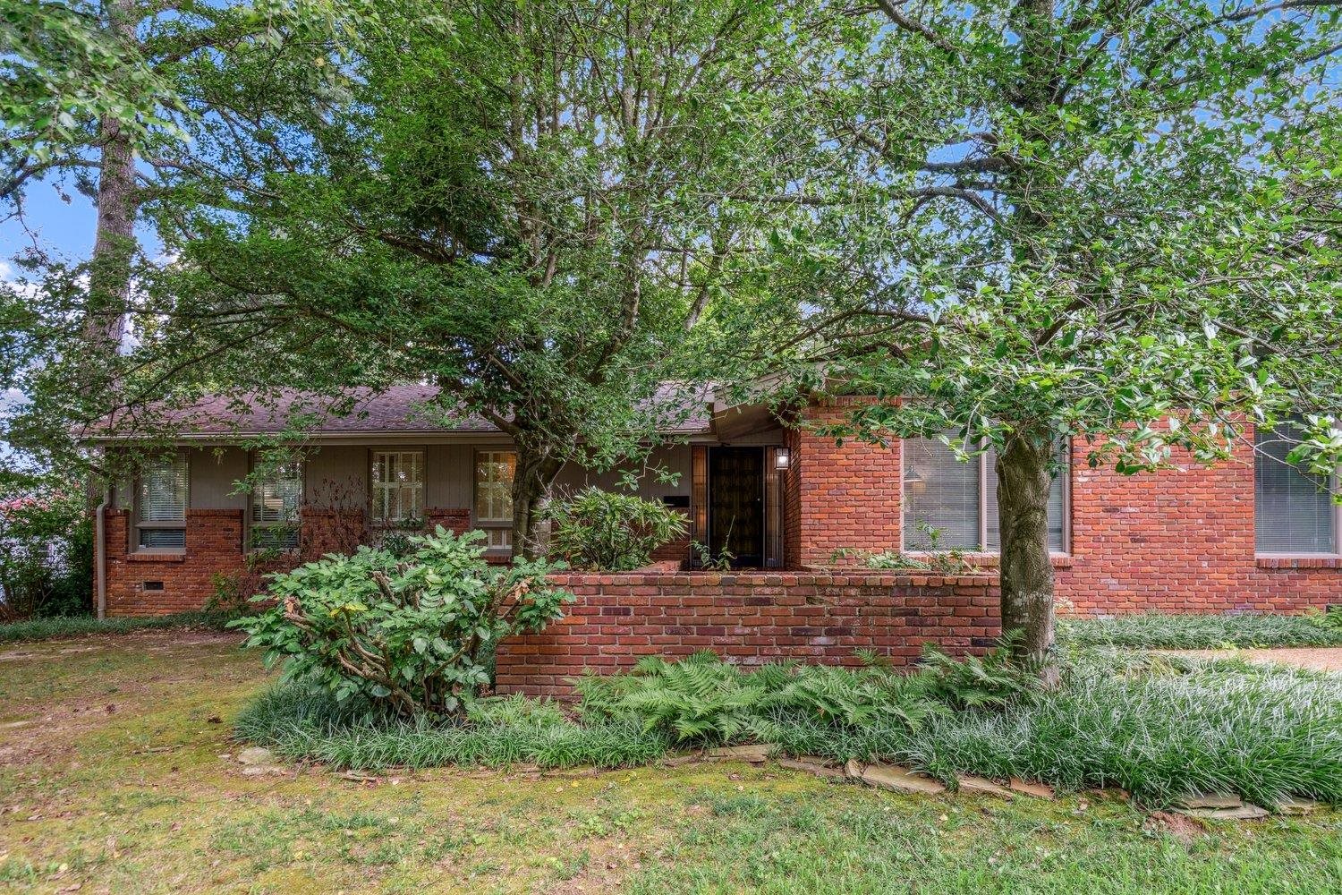 4317 Haverhill Road Memphis, TN 38111 - Photo 4 of 38 View of front facade with brick siding