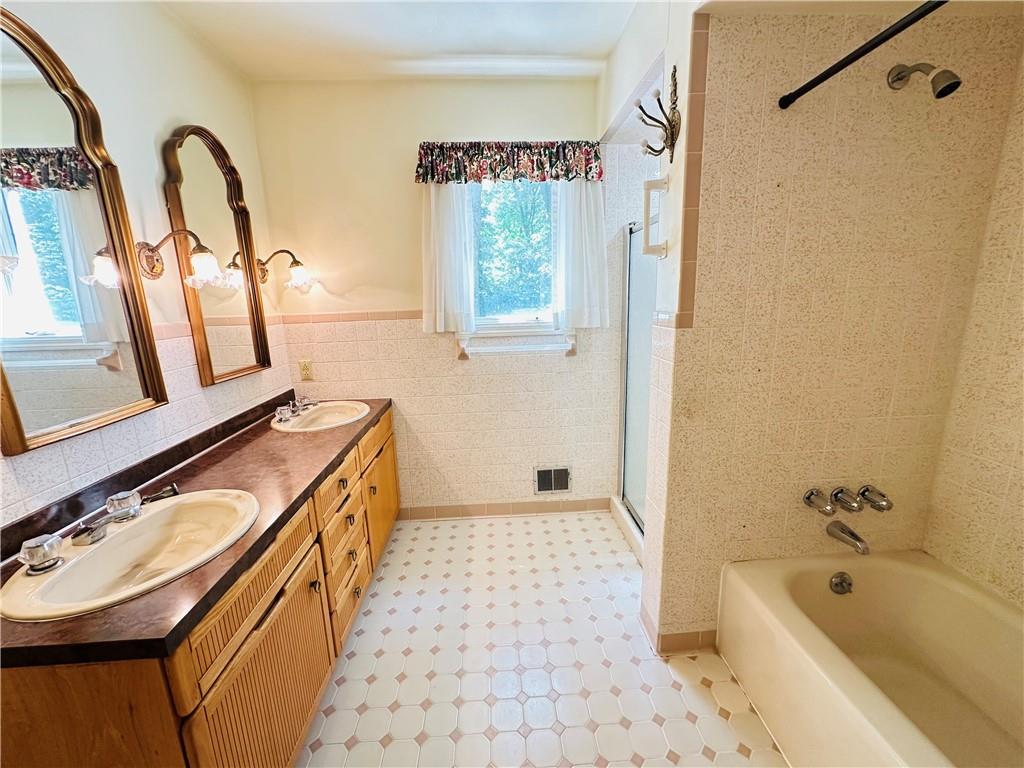 816 Belmont Road Butler, PA 16001 - Photo 12 of 39