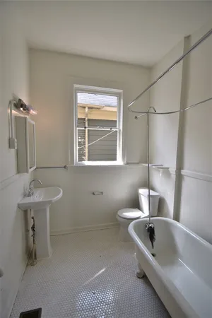 $975 | 2150 Monroe Avenue, Unit 1, Memphis, TN 38104