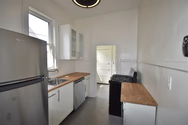 $975 | 2150 Monroe Avenue, Unit 1, Memphis, TN 38104