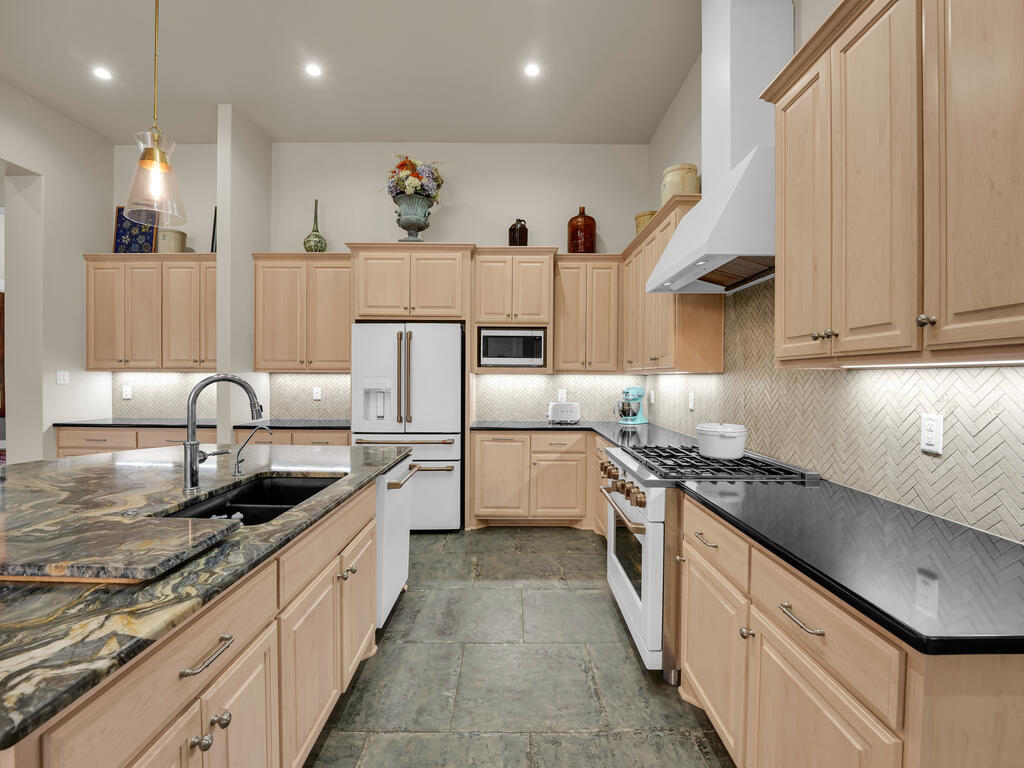 281 Inspiration Loop Comfort, TX 78013 - Photo 16 of 64 Gallery Image 16