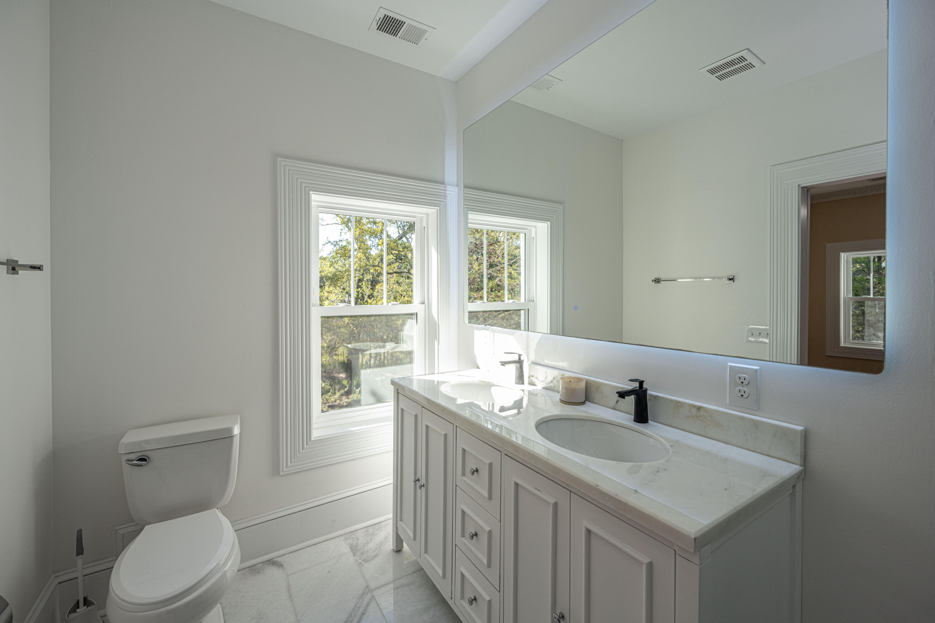 2287 Ashley River Road Charleston, SC 29414 - Photo 41 of 53 Guest bathroom