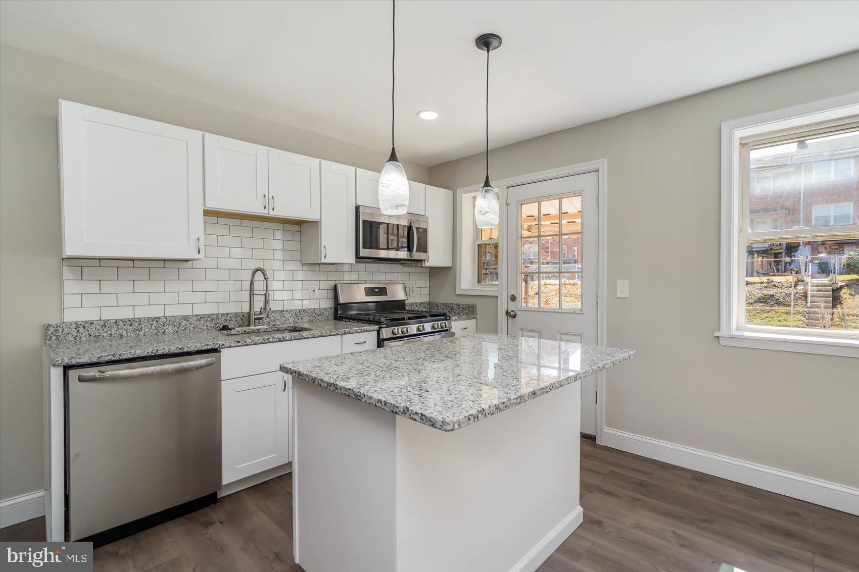 5433 Channing Road Baltimore, MD 21229 - Photo 12 of 26